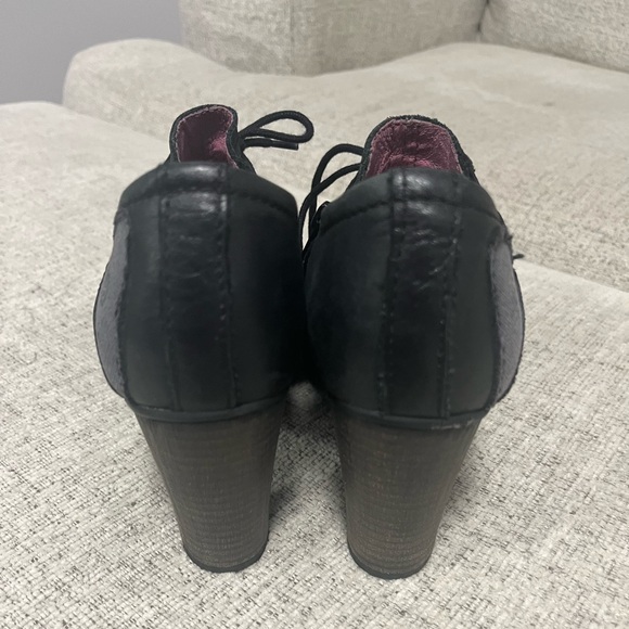 Beautiful Black Leather Atrai Shoe Heel - Picture 2 of 7